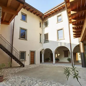 Palazzo Eleonora Monasterolo del Castello